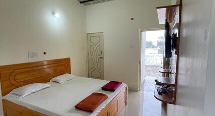 Naksha Tree Hotel Room Type - Classic with Terrace (Roof Sheet)