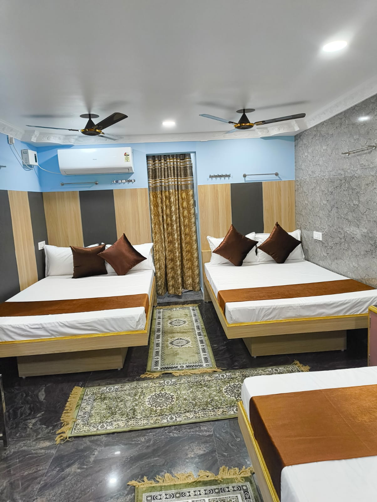 Kaviya Inn - Tap to explore photos