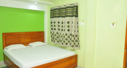 Hotel Duwaraka Room Type - Non AC Double bed
