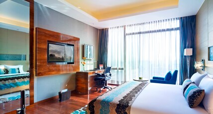 Taj City Centre, Gurugram Room Type - Superior Room with Bathtub, King Bed
