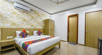 Hotel Luxe 8 Stayz, Dlf Phase-1, Golf Course Road Room Type - Deluxe room Hotel Luxe 8 Stayz, Dlf Phase-1, Golf Course Road Room Type - Deluxe room