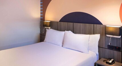 ibis Styles Sydney Central Room Type - Deluxe Queen Room