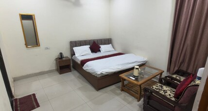 Hotel Shree Rajendra Inn (Ram Temple View) Room Type - Deluxe Room