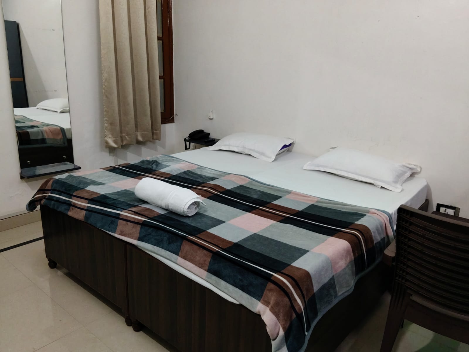 Shri Shyam Gest House - Tap to explore photos