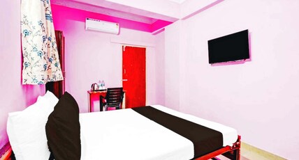 RoyalComfort Rooms Room Type - Deluxe Room AC