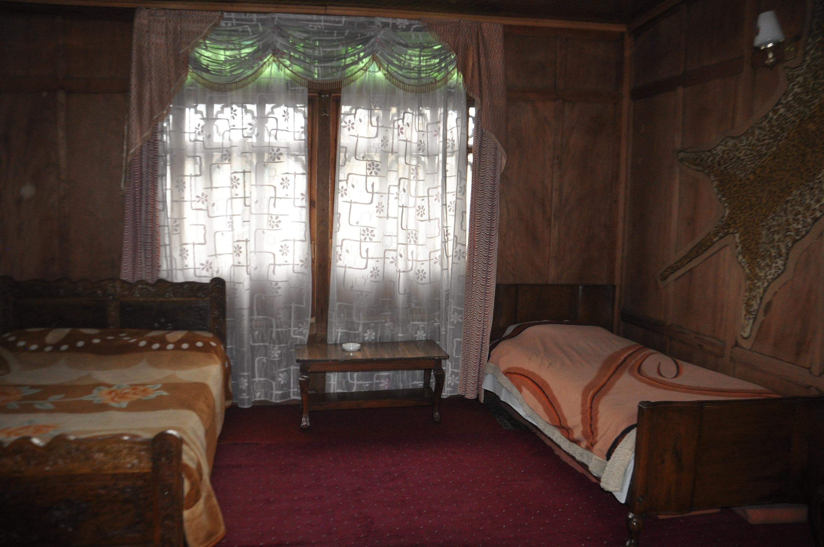 Houseboat Nightingale (Triple Bedded Room) - Tap to explore photos