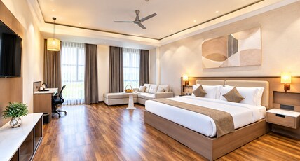 Palette Hotel by CheckIn Amritsar, City Centre Room Type - Club room with City view