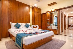 Hotel Thakur Galaxy, Sadar Market