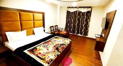 HOTEL BOMBAY PALACE Room Type - Deluxe Rooms (Non-View)