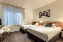 ibis Melbourne Hotel and Apartments