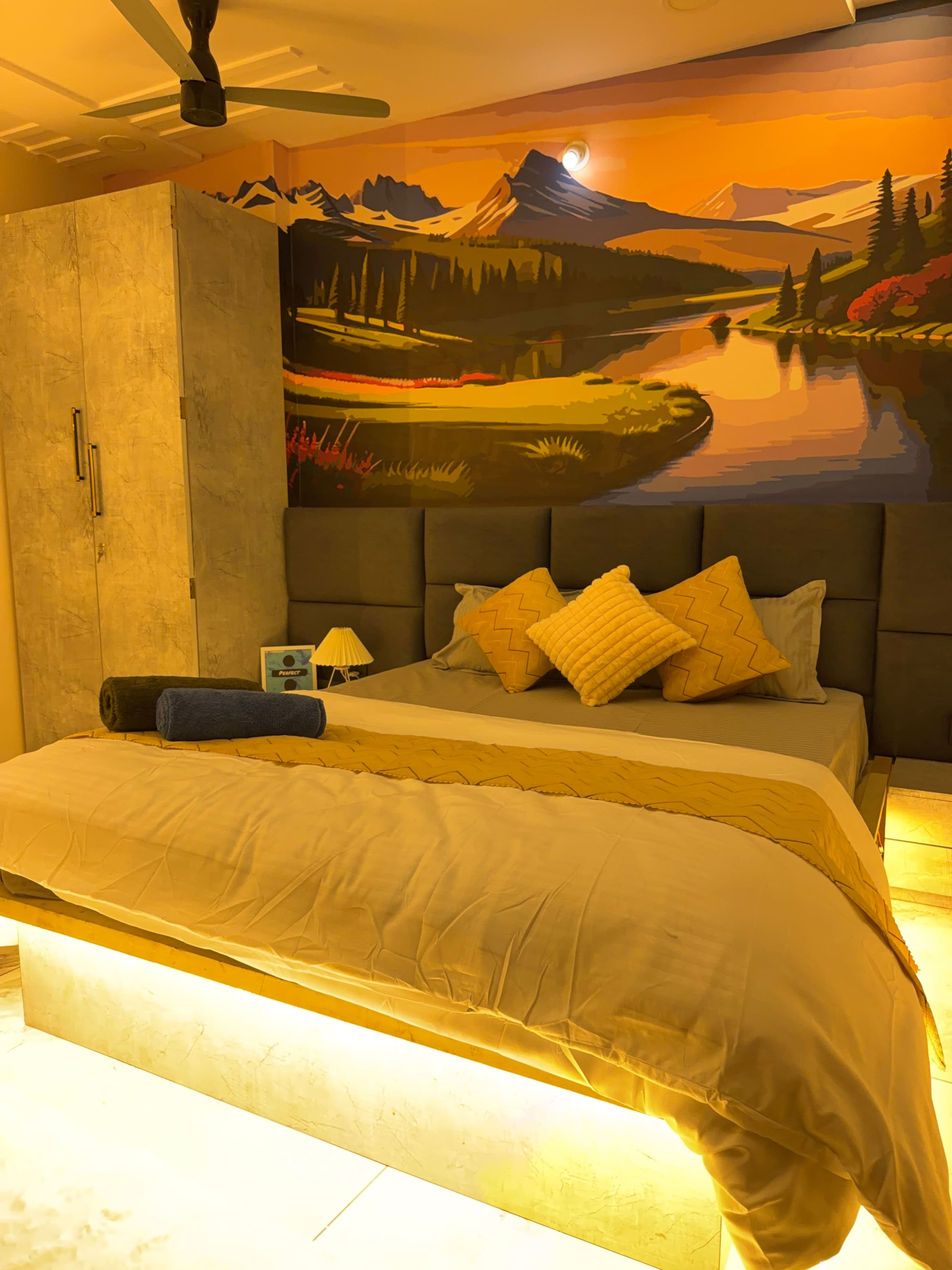 Modern Cozy 1BHK Retreat For Couples Family - Tap to explore photos