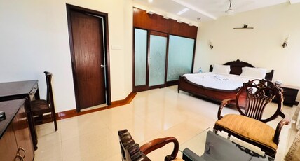 Hotel Avalon In Room Type - Avalon Superior King Bed Room