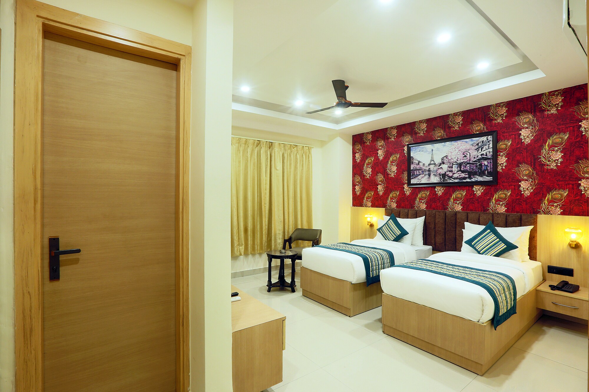 Hotel Green Lotus Luxe - Nr. Huda City Centre Gurugram - Tap to explore photos