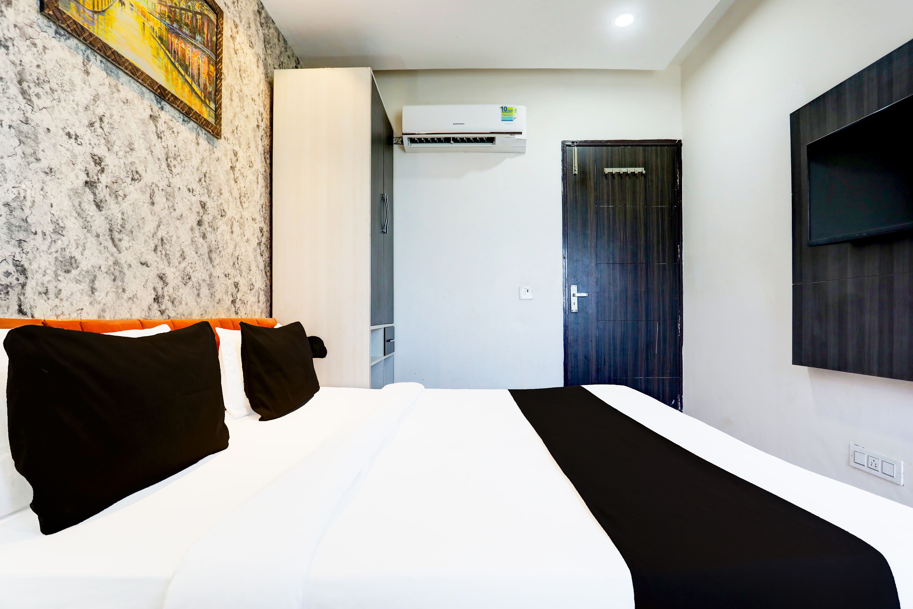 Hotel O Hightown - Tap to explore photos