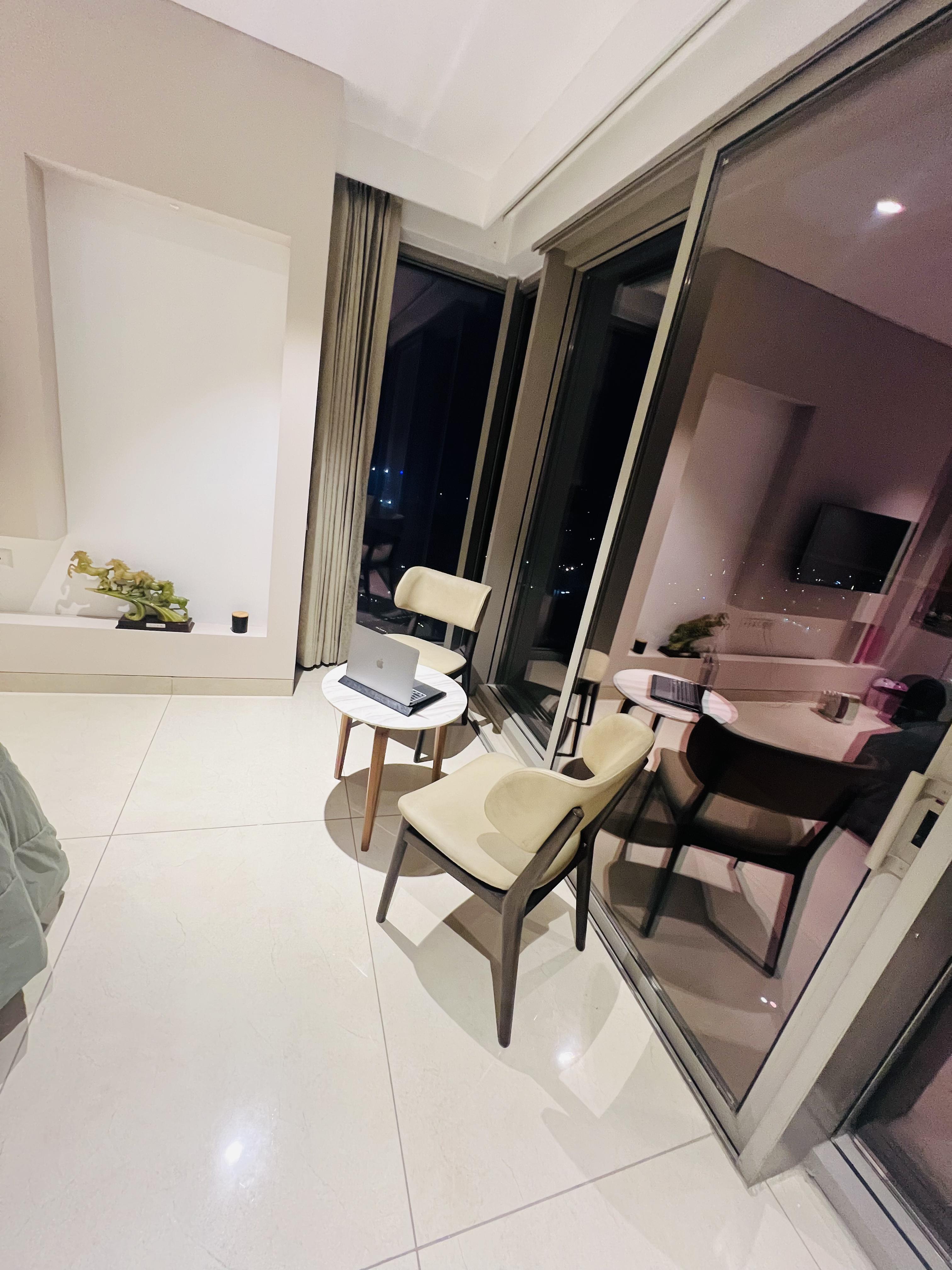 Luxury Studios Key 6 - Tap to explore photos