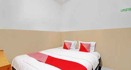 Hotel O Marvel House Syariah Room Type - Indonesia Deluxe Double