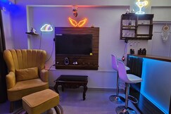 Casa De Abhishek- Breezy 2BHK