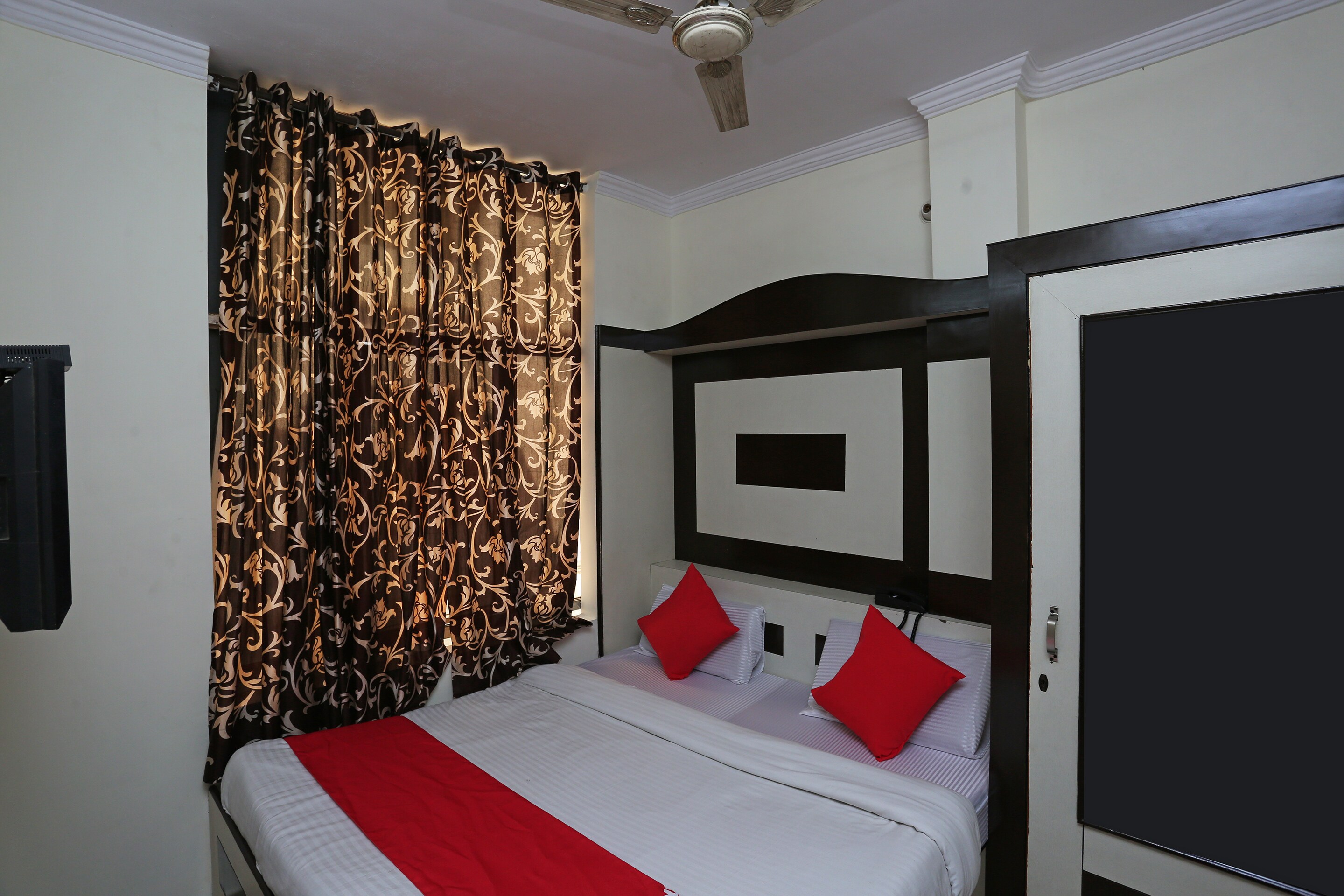 Hotel O Anand - Tap to explore photos