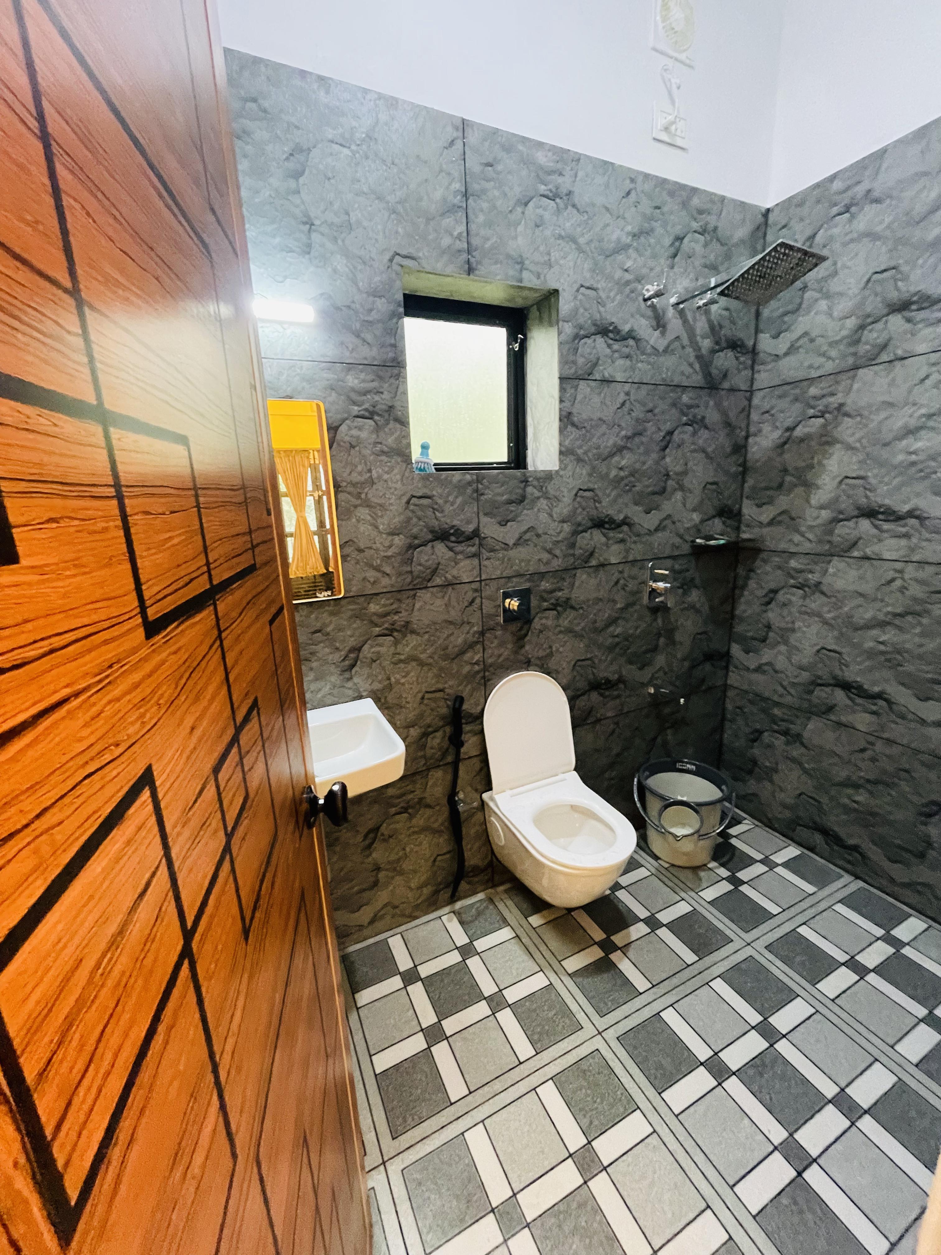 Zerahs Home - 2 Bedroom - Tap to explore photos