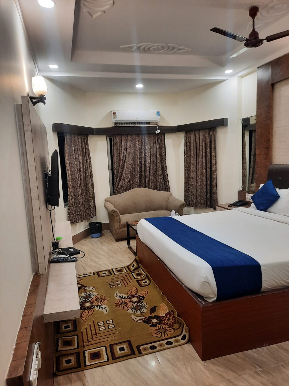 HOTEL SAPPHIRE INTERNATIONAL - Tap to explore photos