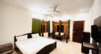 Lotus Lake View Inn Room Type - Calm Retreat Room