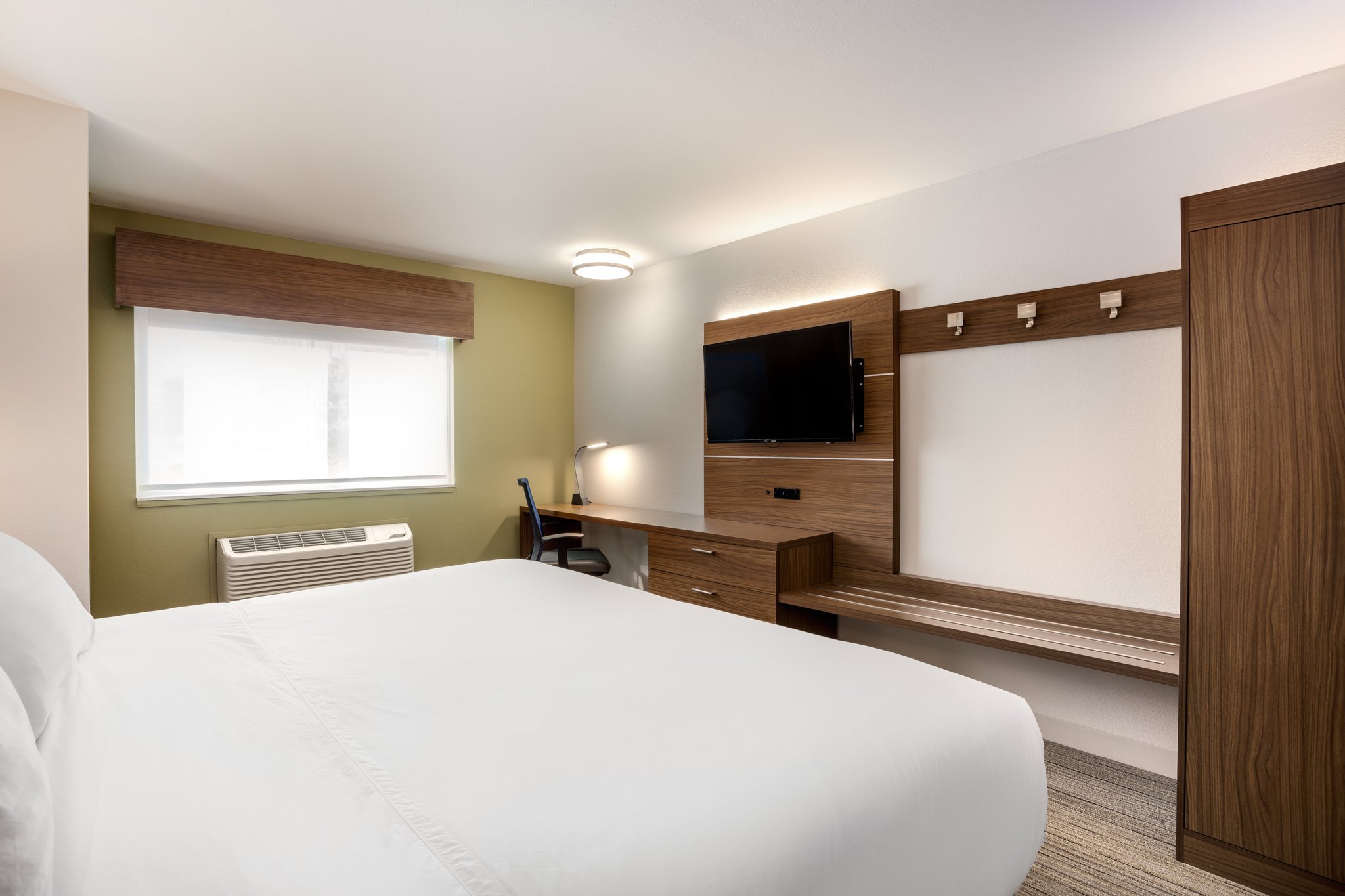 Holiday Inn Express WISCONSIN DELLS - Tap to explore photos