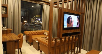 HOTEL  HELIOS CHANDIGARH Room Type - Suite Room