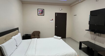 5 STAR GRAND Room Type - Deluxe room