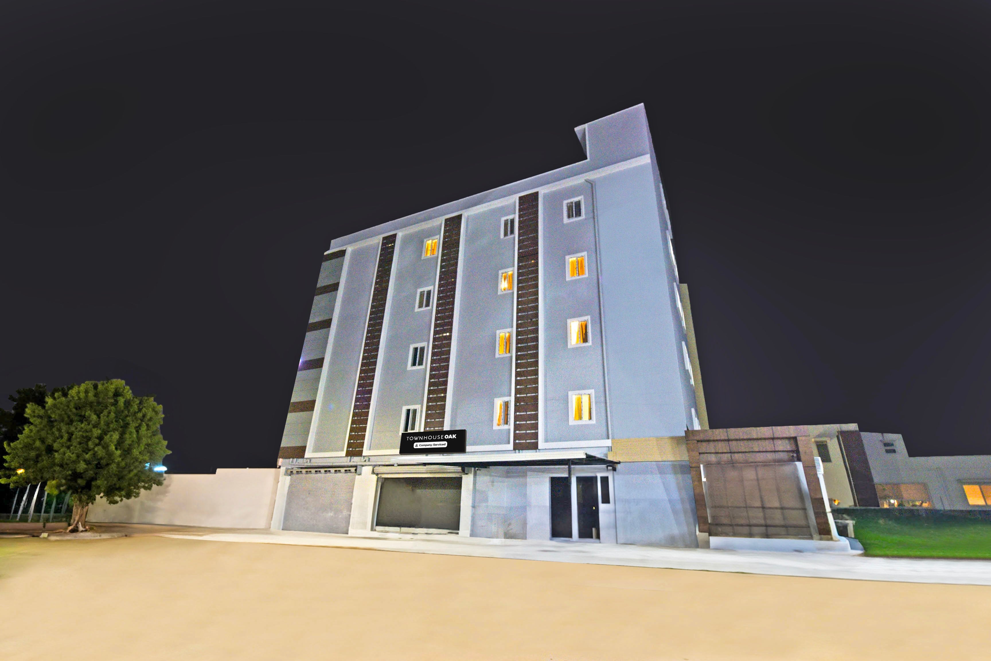 Super Townhouse Oak Kompally - Tap to explore photos
