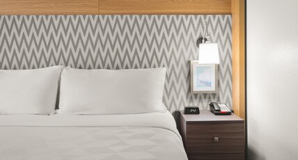 Holiday Inn & Suites Bothell Room Type - 1 King Bed Standard