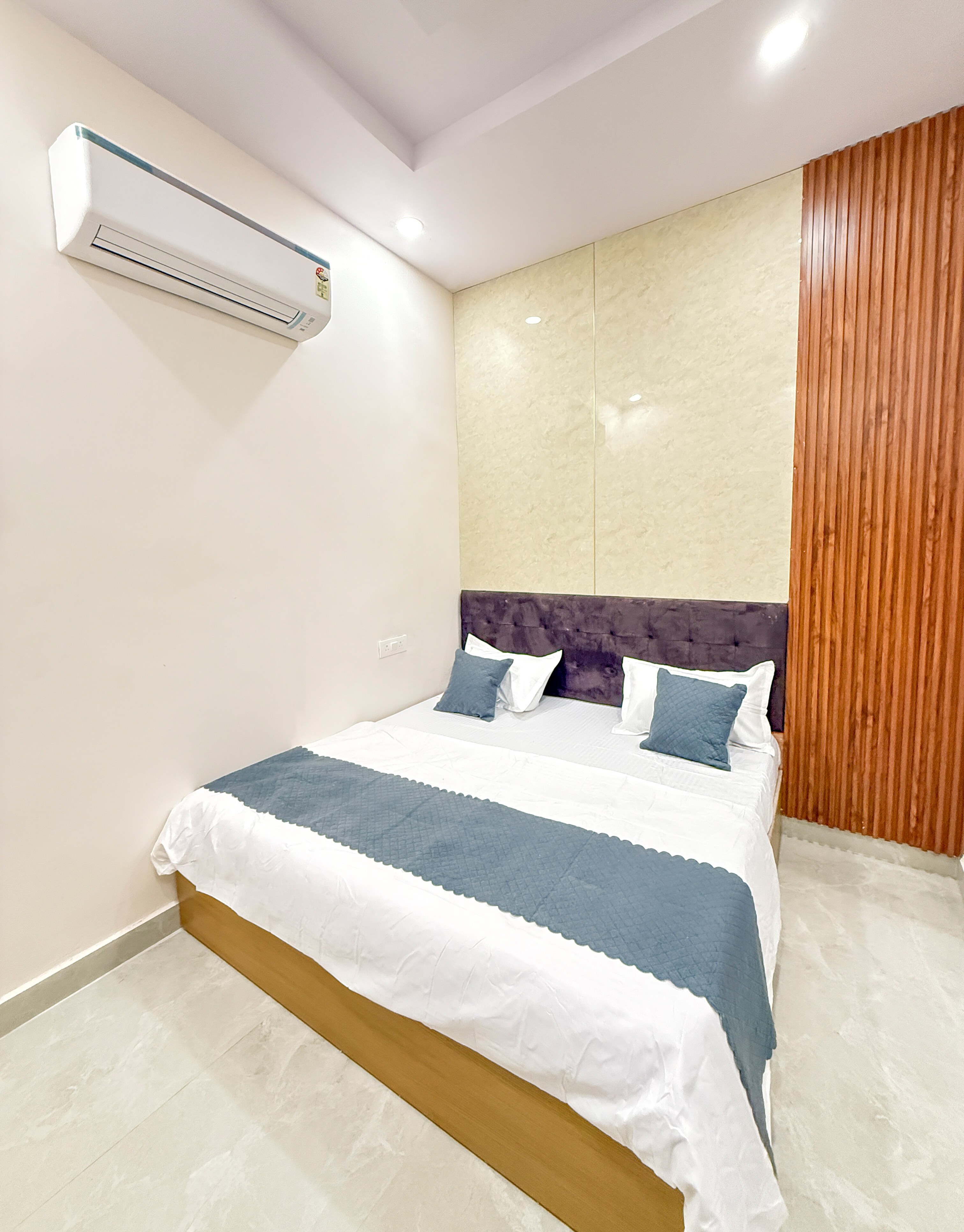 Hotel Sai Inn - Tap to explore photos