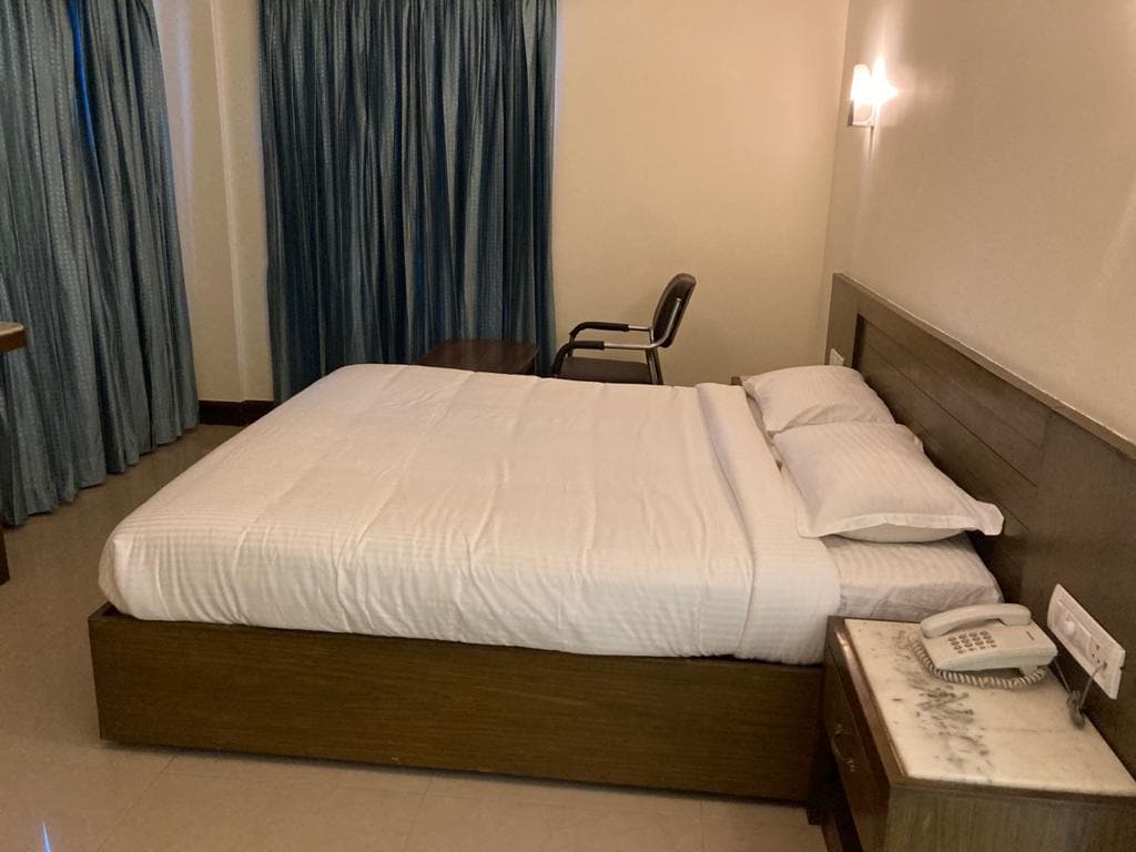 Hotel Vari Park - Tap to explore photos