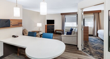Candlewood Suites - Topeka West Room Type - 1 Qn 1 Bedroom Ste Comm Mobil Access Tub
