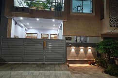 Heritage Feel | Jaipur Stay near Airport & Markets