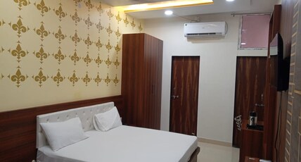 HOTEL SHREE GOPAL Room Type - DELUXE,