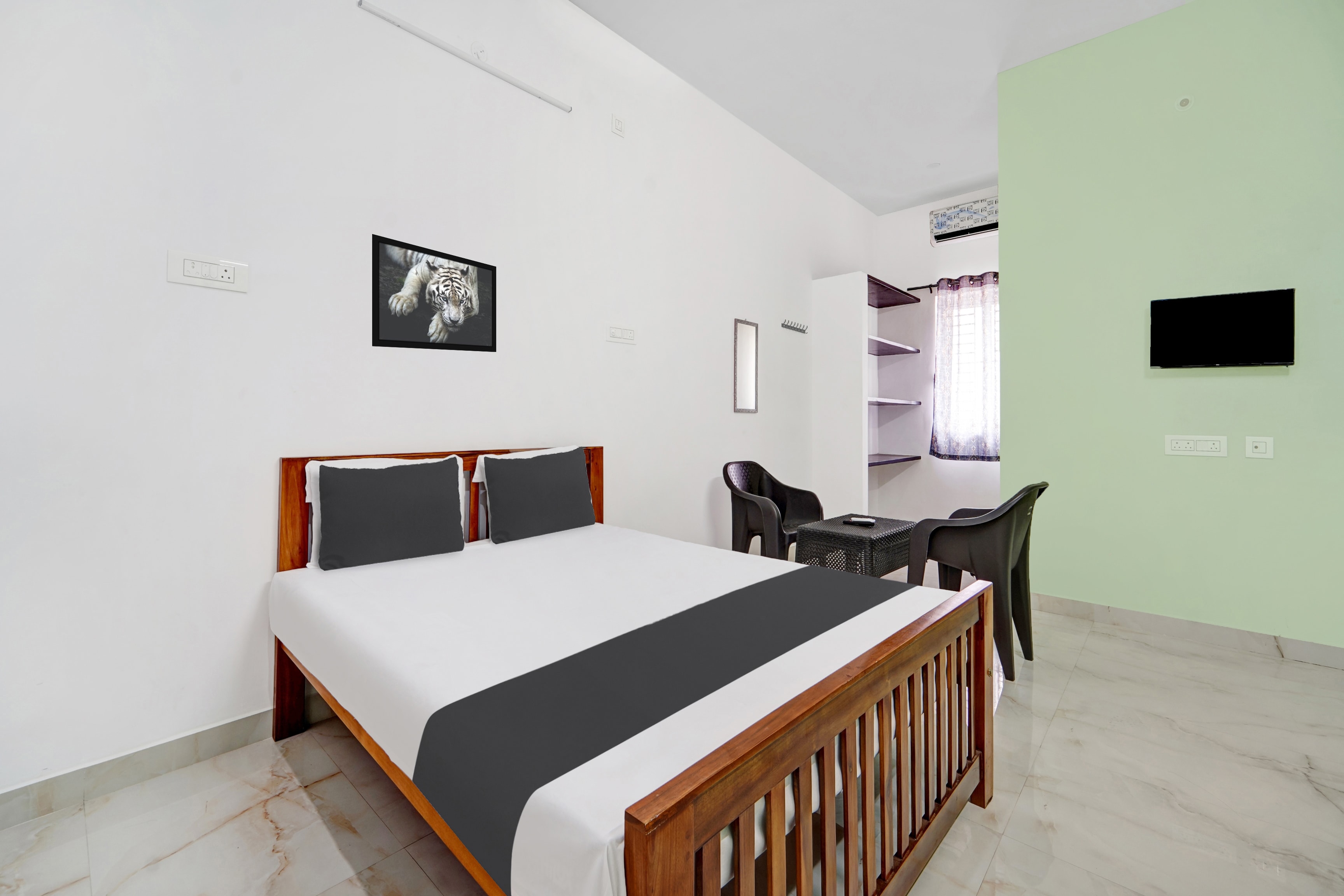 Hotel O by OYO RISHI RESIDENCY - Tap to explore photos
