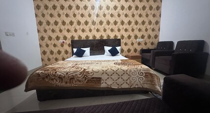 Golden Spark Lounge 2BHK Gomti Nagar Lucknow Room Type - Yolo Deluxe Room