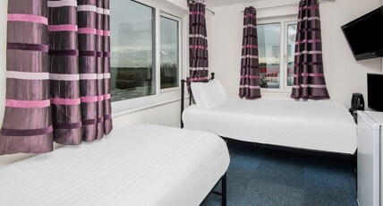 Chris's Motel Room Type - Standard Twin Room - Shared