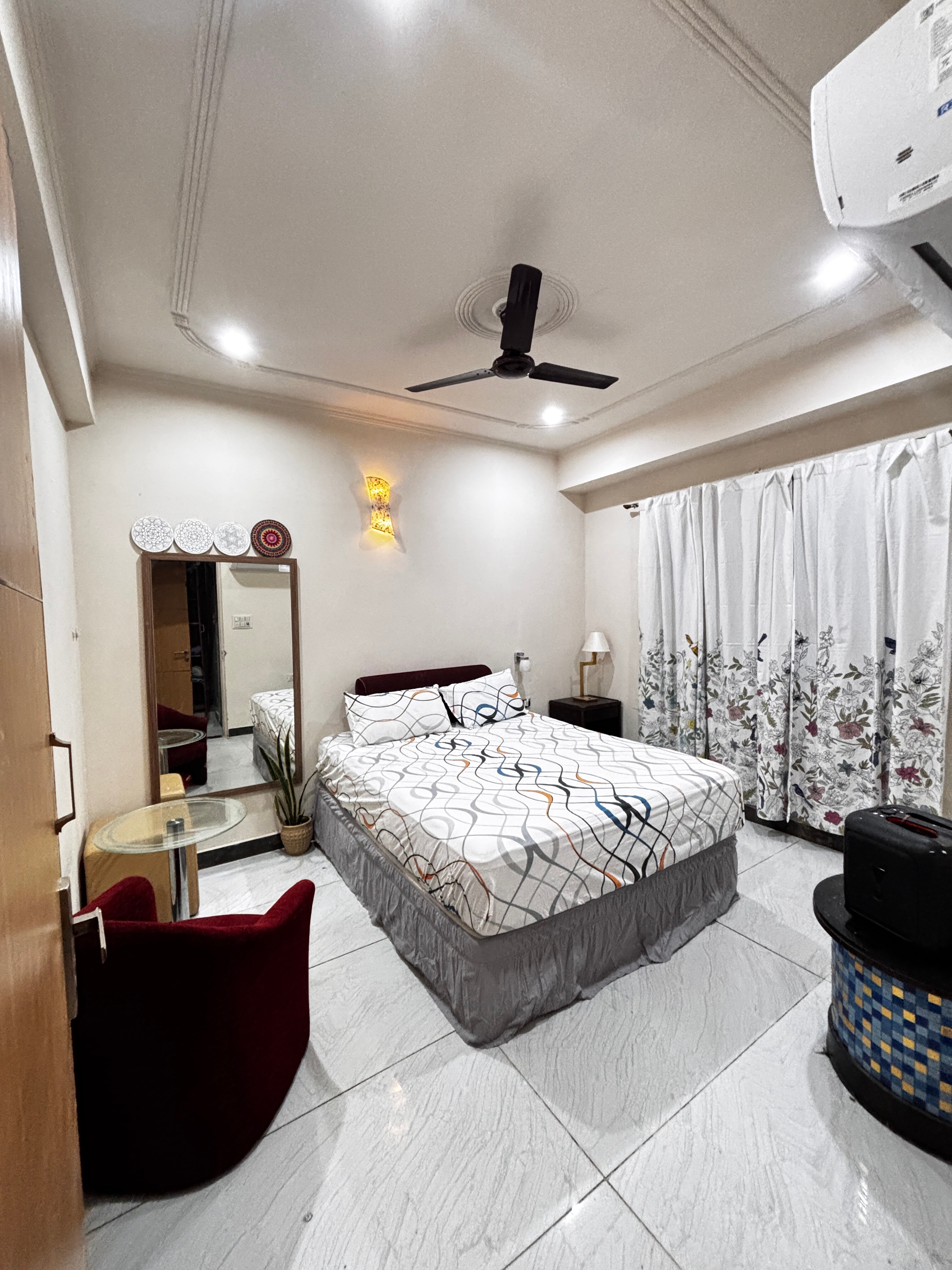 The Cozy Nook a warm 2BHK with a homely vibe - Tap to explore photos