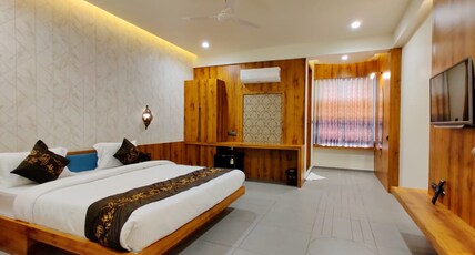 The White Flora Hotel Room Type - Premium Room