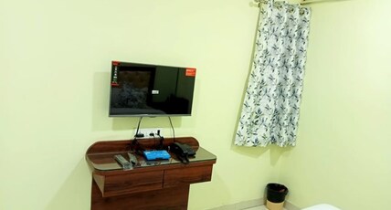 Hotel Naresh Palace Room Type - Deluxe AC Room Hotel Naresh Palace Room Type - Deluxe AC Room