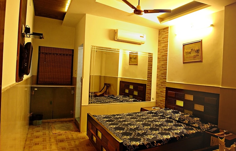 Hotel Sahil Palace - Tap to explore photos