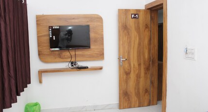 Shri Datta Residency Room Type - SUPER DELUXE ROOM-AC