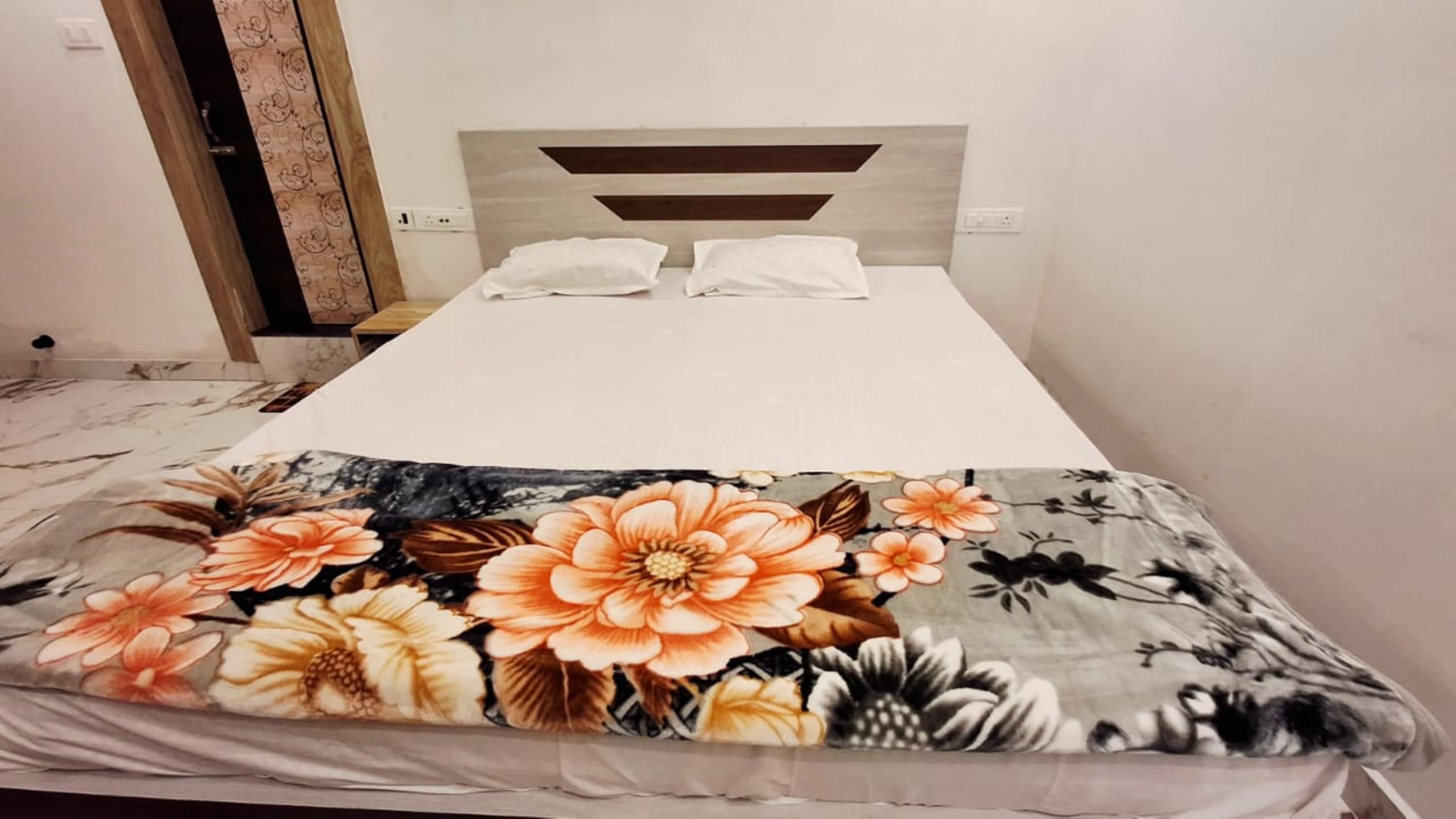 Hotel Sagar Sandhya - Tap to explore photos