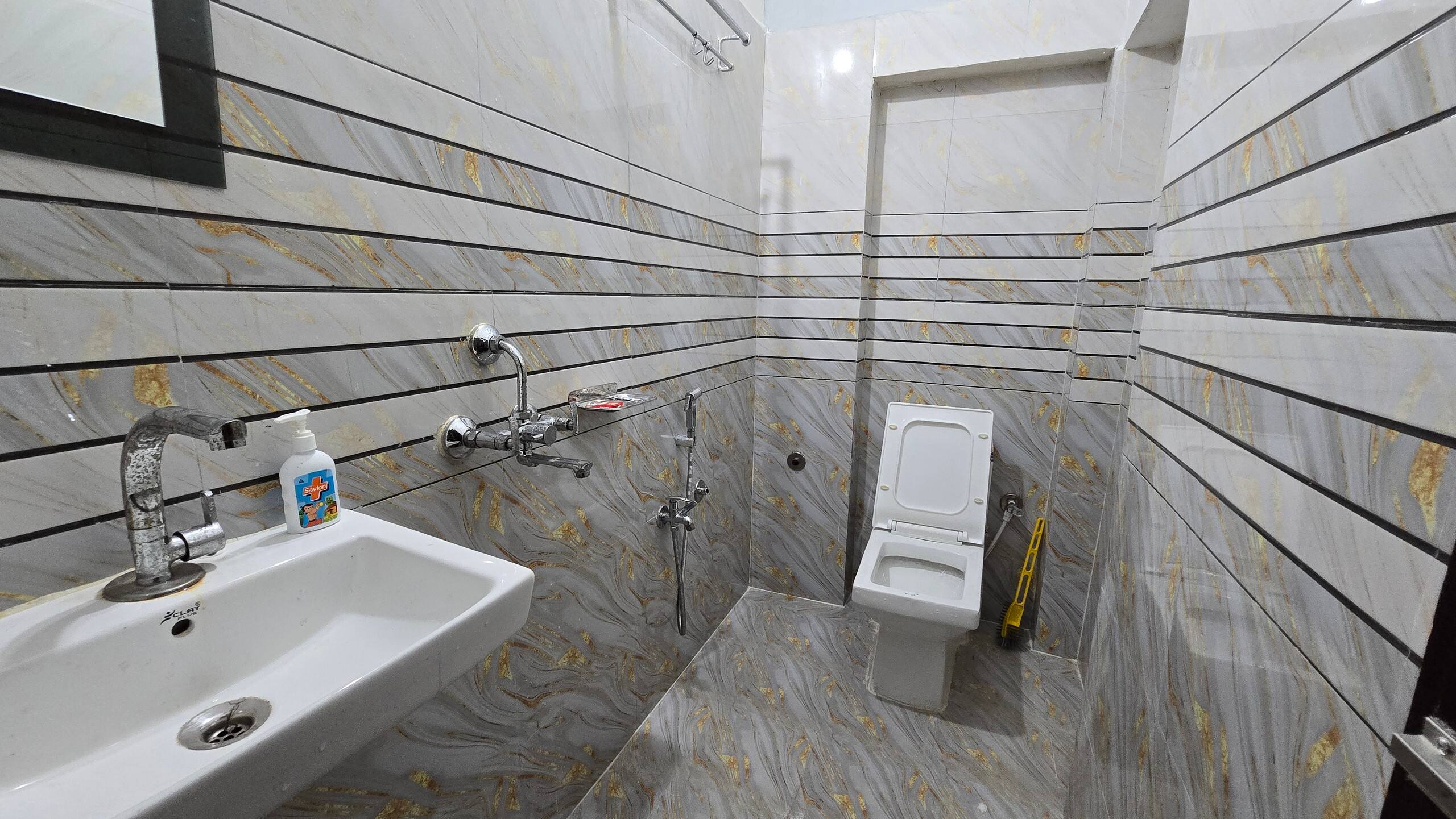 Deoghar BnB Rooms with Twin Bed - Tap to explore photos