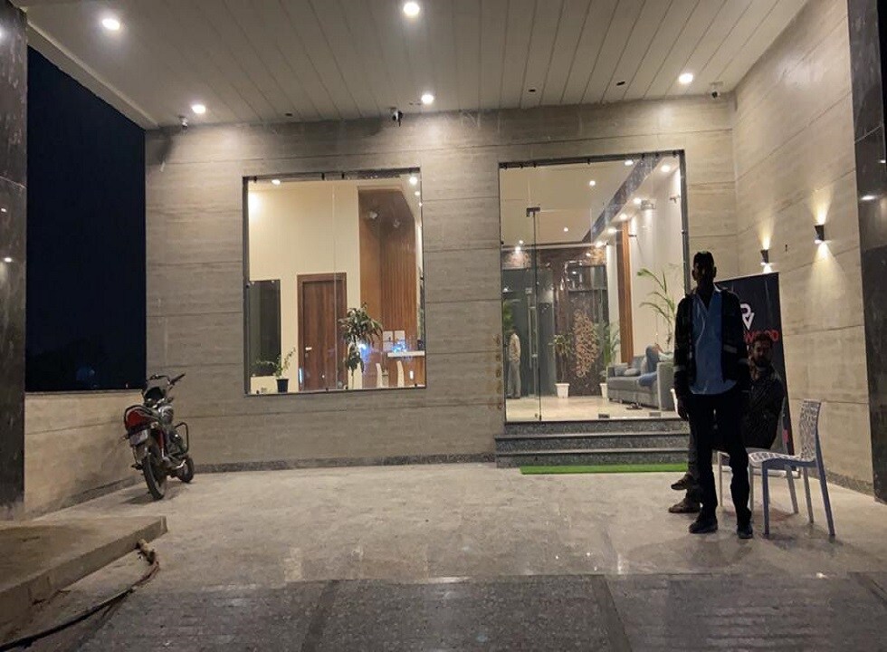 Rosewood Hotel - Tap to explore photos