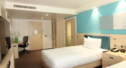 Hampton by Hilton London Docklands Room Type - TWIN ACCESSIBLE ROOM