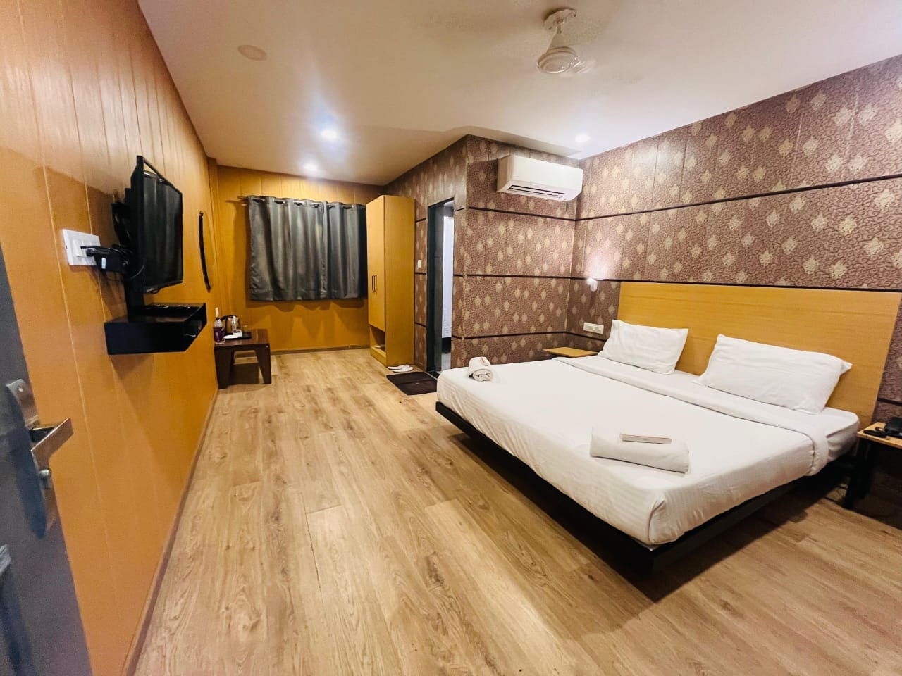 Hotel Elite Stay by The Rahul - Tap to explore photos
