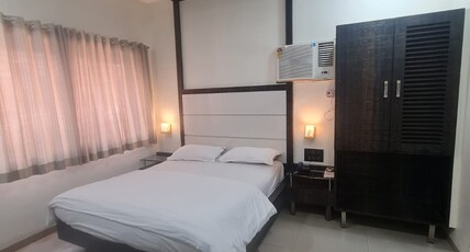 Hotel Sharda, Marine Lines Room Type - Superior Luxuries Room