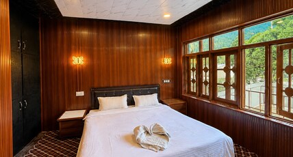 THE GRITTI CASTLE HOTEL & RESTAURANT Room Type - Standard Room - Mountain View THE GRITTI CASTLE HOTEL & RESTAURANT Room Type - Standard Room - Mountain View
